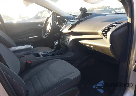 2017 Ford Escape S z USA, uszkodzony, nr VIN 1FMCU0F72HUD72333